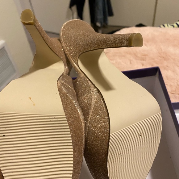 Gold Glitter Steve Madden Size 7 1/2. Never worn - Picture 6 of 7
